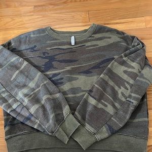 Z SUPPLY camo sweatshirt